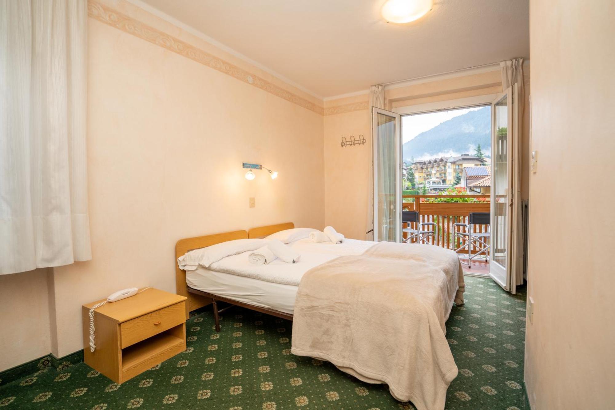 Hotel Europa Molveno Exterior foto